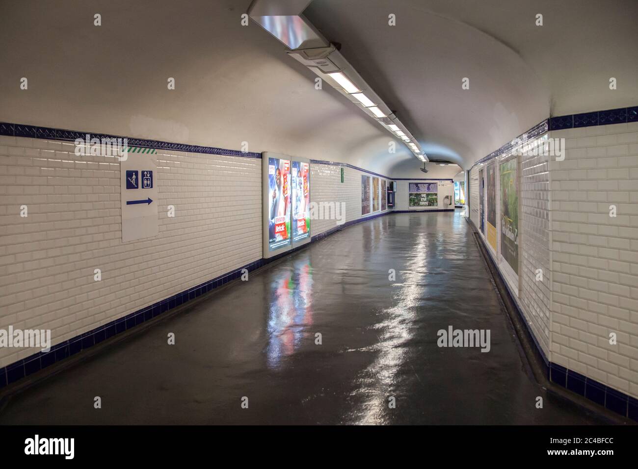 Couloir de métro paris Banque de photographies et d’images à haute ...