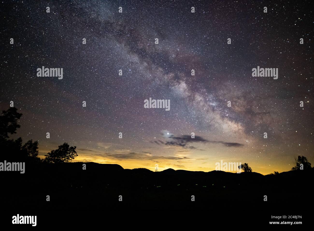 Vue sur les étoiles de la galaxie de la voie lactée depuis les montagnes Adirondack, NY USA Banque D'Images