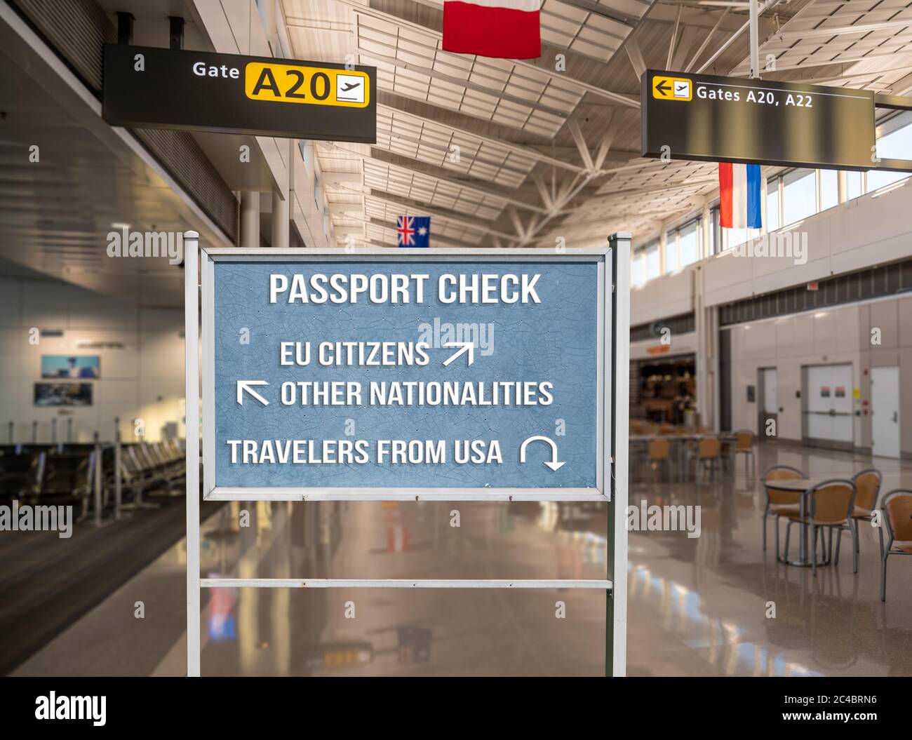 Concept de panneau d'affichage indiquant aux voyageurs des États-Unis de rentrer chez eux en raison de l'interdiction de voyager par coronavirus dans l'UE ou dans les pays européens Banque D'Images