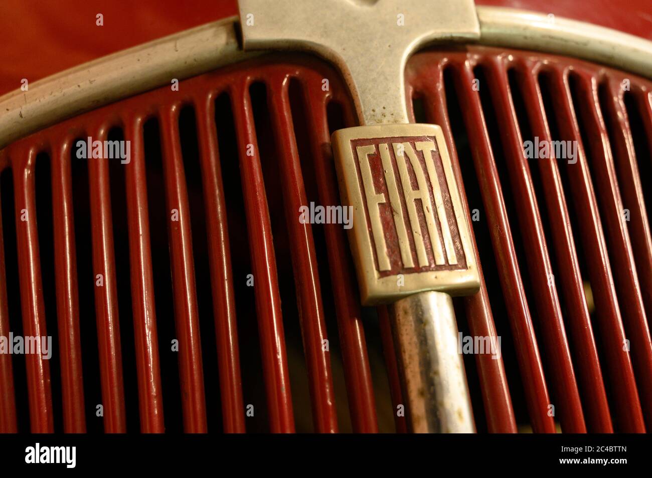 L'avant d'un véhicule FIAT d'époque. Musée des transports de Bratislava. Bratislava, Slovaquie. 2020/6/12. Banque D'Images