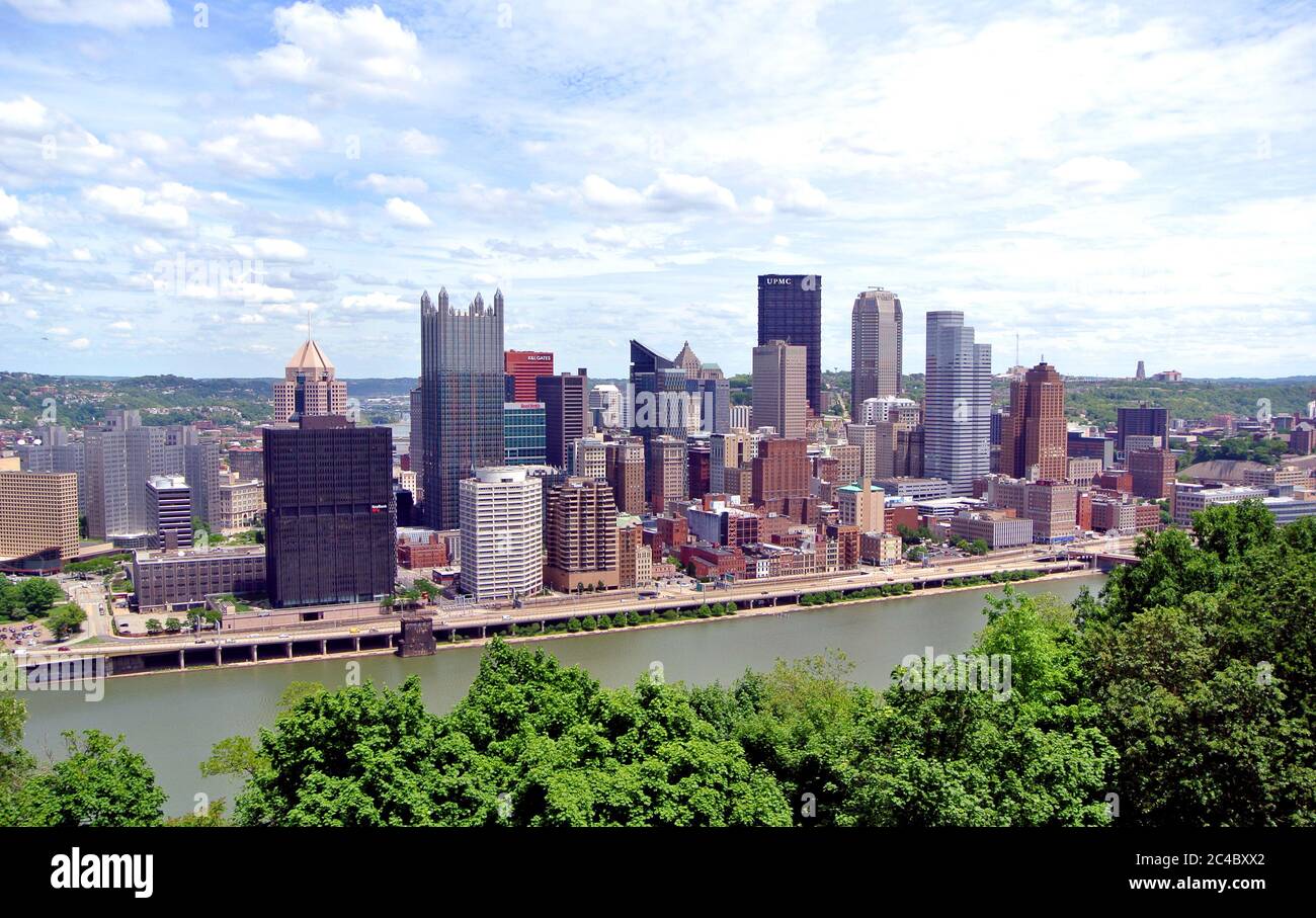 vue sur les gratte-ciel de pittsburgh, la rivière monongahela et le centre-ville depuis le point de vue du mont washington Banque D'Images