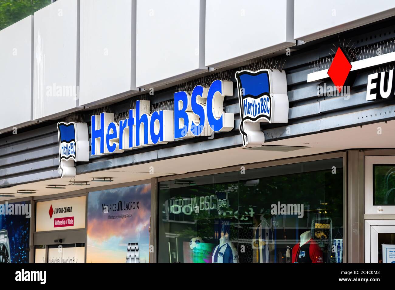 Berlin, Allemagne, 06/11/2020: Store of Hertha, est un club de football professionnel allemand basé dans la localité de Charlottenburg à Berlin. Banque D'Images