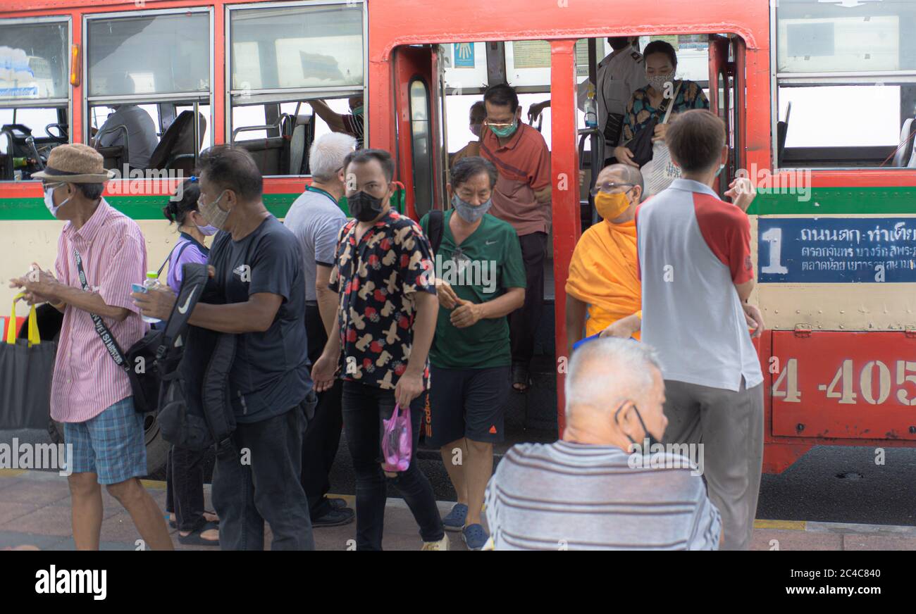 Le bus a été pris et a été sorti de passagers à l'arrêt, Bangkok Thaïlande Banque D'Images