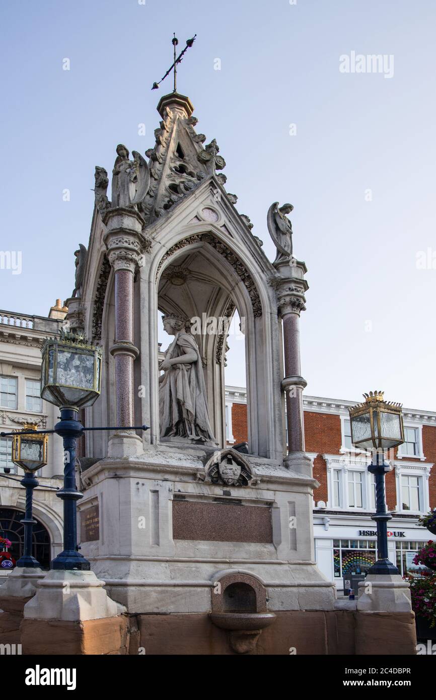 le monument de la reine victoria dans la rue supérieure maidstone kent Banque D'Images
