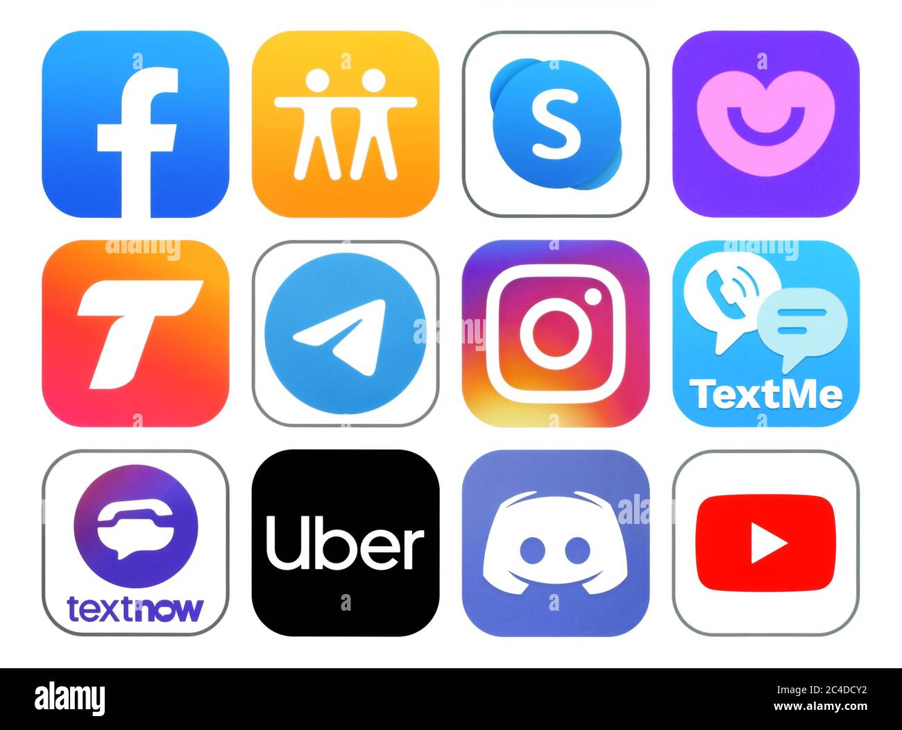Kiev, Ukraine - 02 novembre 2019: Nouvelles icônes des médias sociaux populaires applications telles que: Facebook, trouver mes amis, Badoo Dating, Skype, Telegram, Instagram Banque D'Images