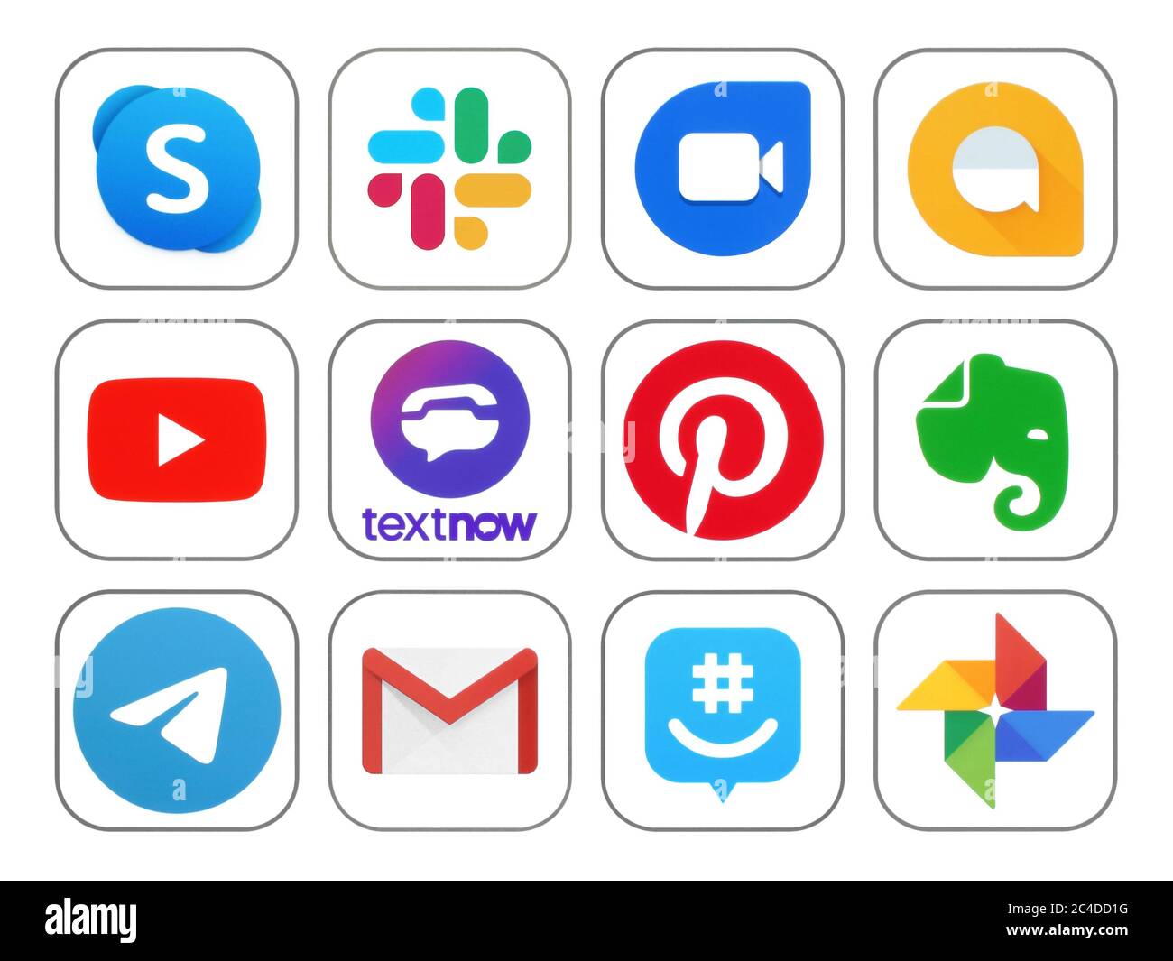 Kiev, Ukraine - 02 novembre 2019: Nouvelles icônes des médias sociaux populaires Apps telles que: Skype, Slack, Youtube, TextNow, Pinterest, Evernote et d'autres, pri Banque D'Images Kiev, Ukraine - 02 novembre 2019: Nouvelles icônes des médias sociaux populaires Apps telles que: Skype, Slack, Youtube, TextNow, Pinterest, Evernote et d'autres, pri Banque D'Images