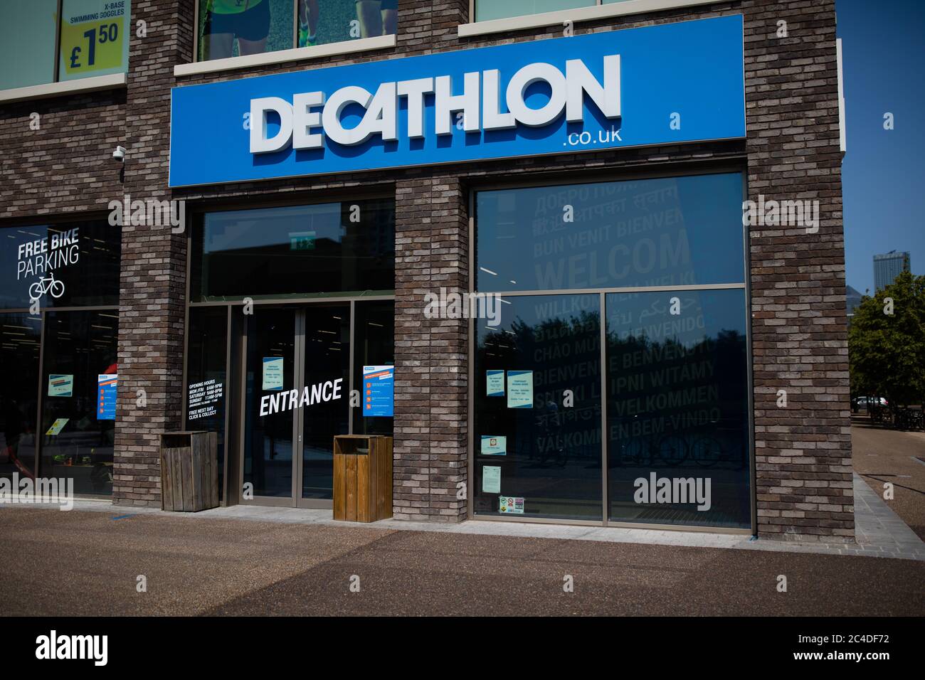Decathlon surrey quays store Banque de photographies et d’images à