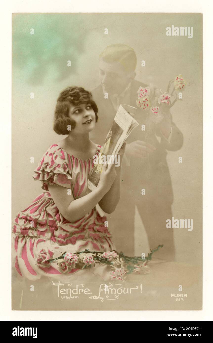Carte de voeux teintée sentimentale française du début des années 1900 - jeune femme pensant à son petit ami, posté le 31 mars 1923, France Banque D'Images