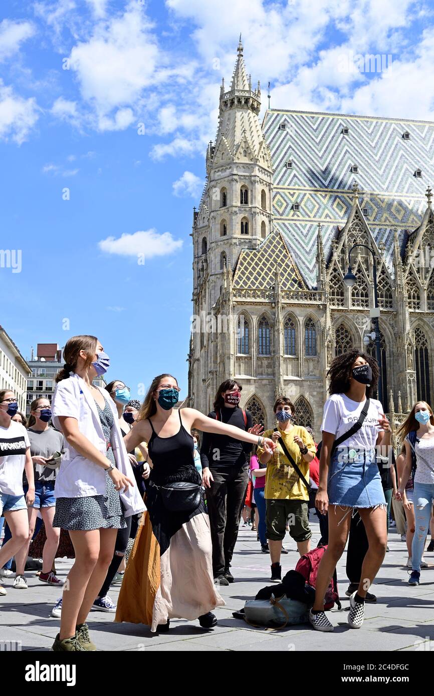 Vienne, Autriche. 26 juin 2020. Rassemblement et manifestation du vendredi pour l'avenir: Grève climatique: "Pas d'emplois sur une planète morte" à Vienne le 26 juin 2020. Crédit: Franz PERC / Alay Live News Banque D'Images