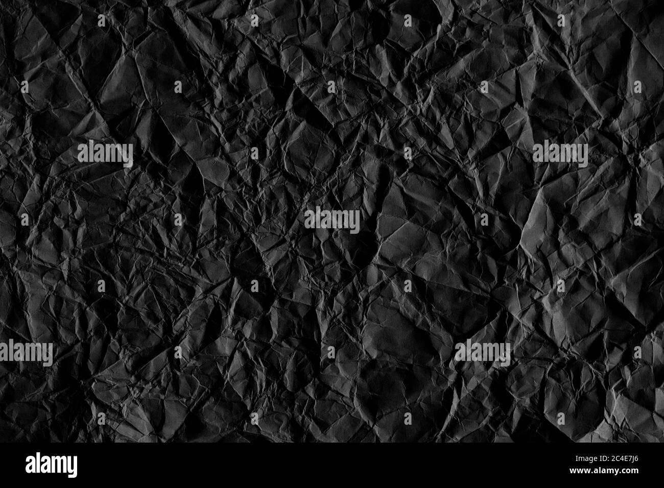 L'arrière-plan est noir. Texture du papier avec des nœuds et des bosses, vieux et délabré. Banque D'Images