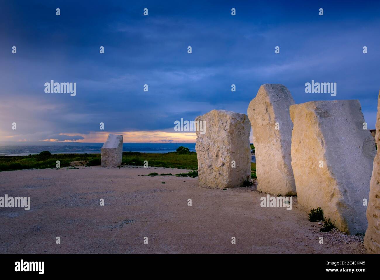 Menhirs modernes Heights Portland Portland Dorset Angleterre Banque D'Images
