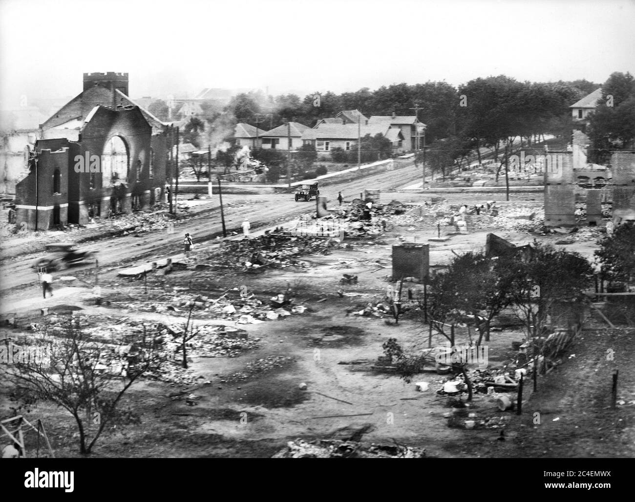 Une partie du district de Greenwood a été brûlée lors des émeutes de la course, Tulsa, Oklahoma, États-Unis, juin 1921 Banque D'Images