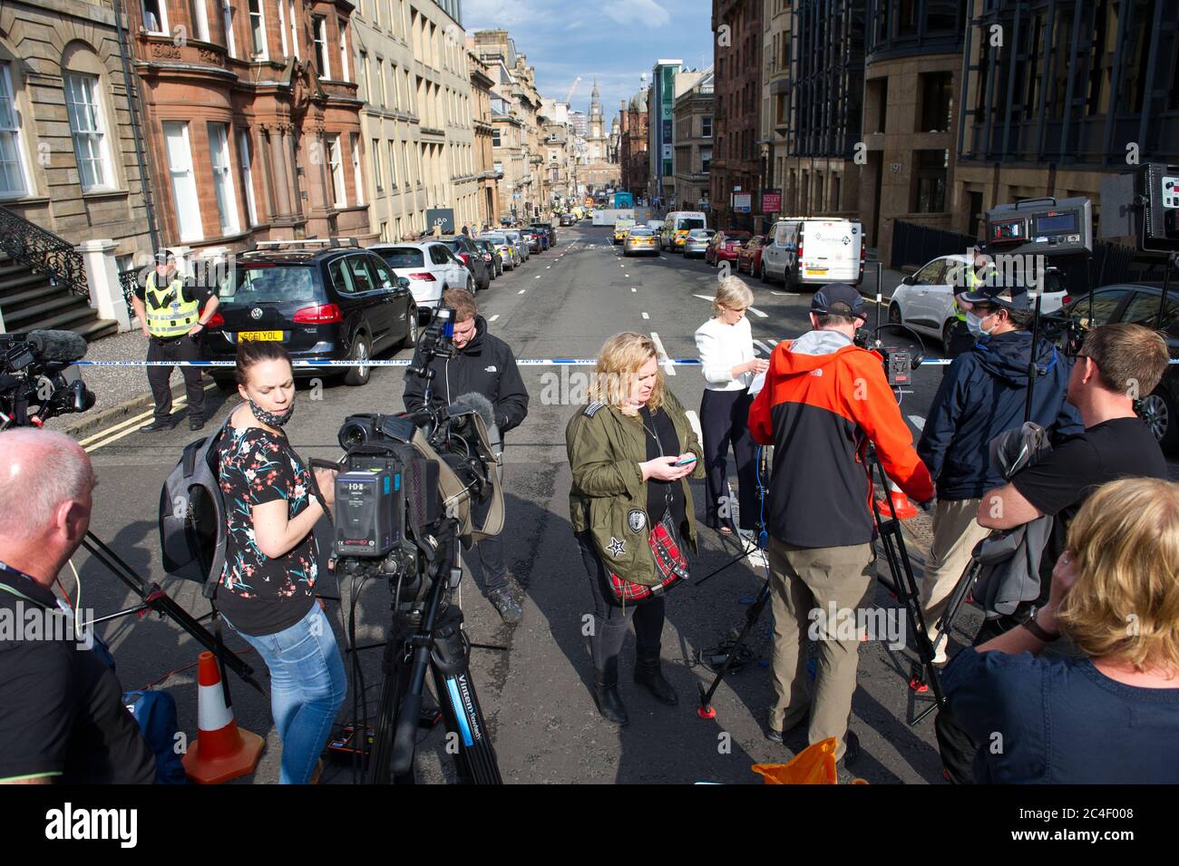 Glasgow, Écosse, Royaume-Uni. 26 juin 2020. Photo : un incident majeur de la police a été déclaré à Glasgow car 6 personnes ont été poignardé, dont un policier et la police qui ont tué l'attaquant lors d'un incident majeur au Park Inn de West George Street, qui accueille des demandeurs d'asile. Crédit : Colin Fisher/Alay Live News Banque D'Images