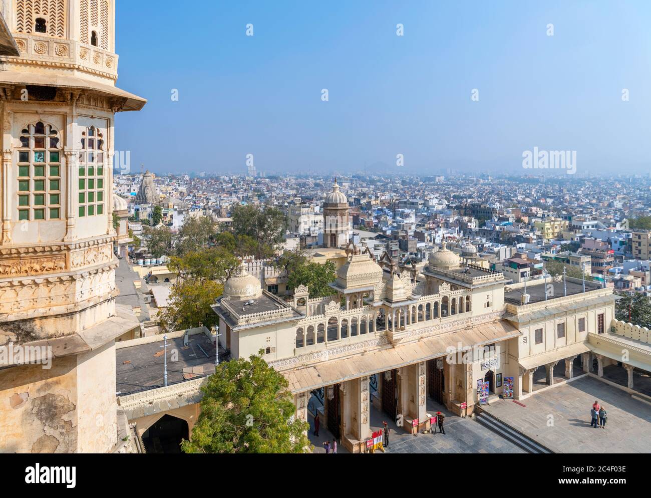 Vue sur la vieille ville depuis le Palais de la ville, Udaipur, Rajasthan, Inde Banque D'Images