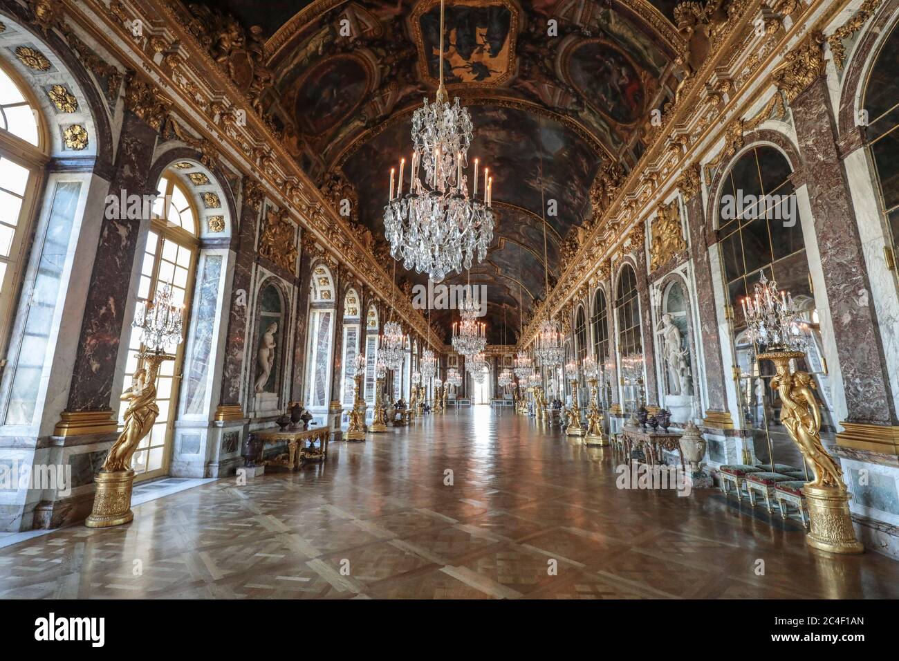 RÉOUVERTURE DU CHÂTEAU DE VERSAILLES APRÈS LE CONFINEMENT Banque D'Images