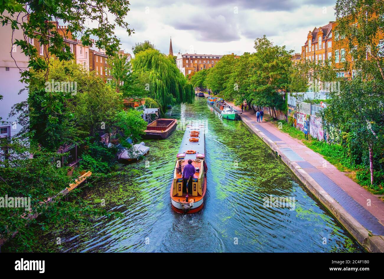 Londres, Royaume-Uni, août 2019, barges sur le canal Regent's à Camden Town Banque D'Images