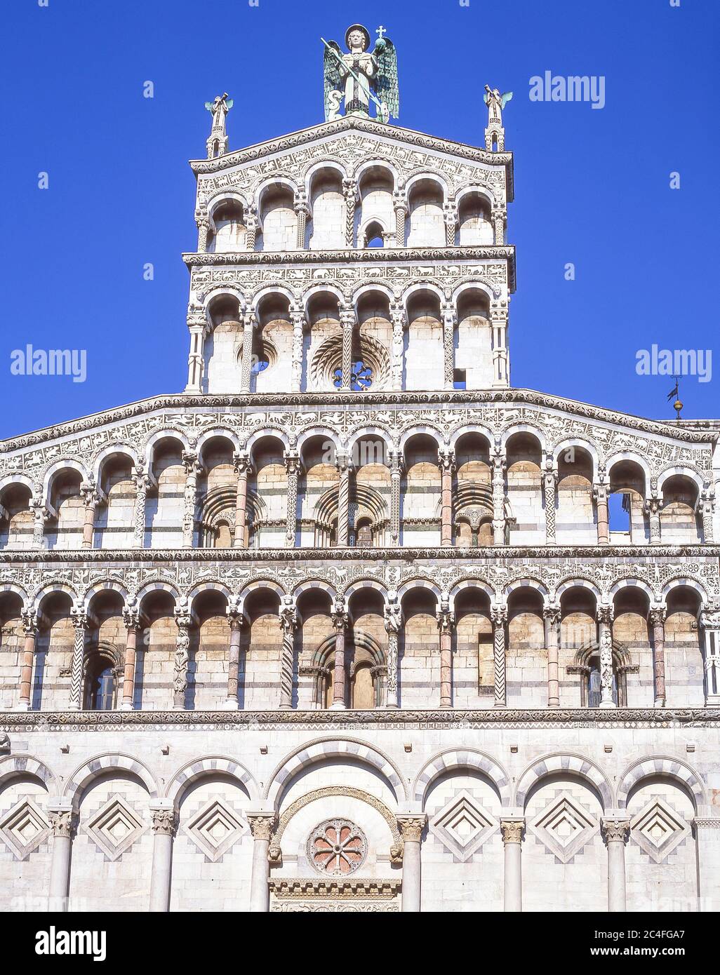Façade de la basilique, San Michele à Forno, Piazza San Michele, Lucca, région Toscane, Italie Banque D'Images