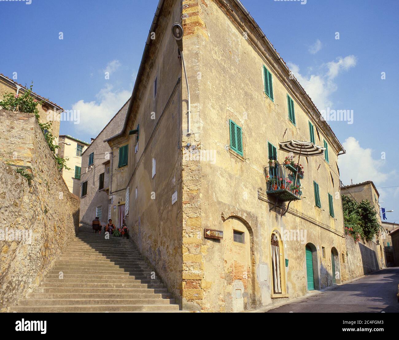 Scène de rue dans la vieille ville, Guardistallo, région de Toscane, Italie Banque D'Images