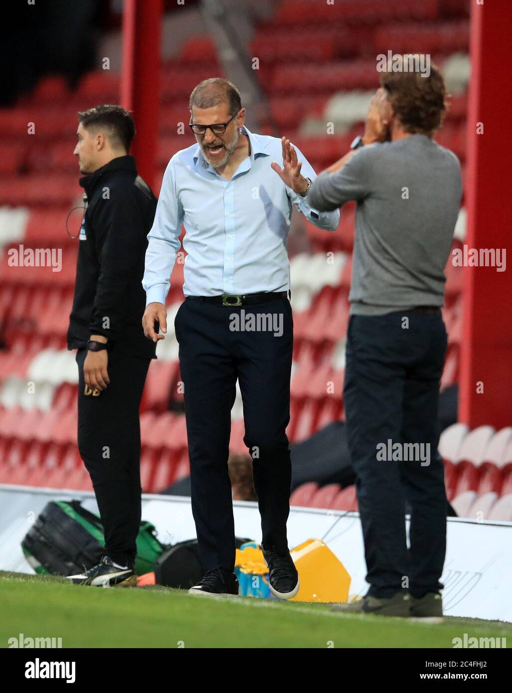 Le gérant de West Bromwich Albion Slaven Bilic réagit lors du match de championnat Sky Bet à Griffin Park, Londres. Banque D'Images