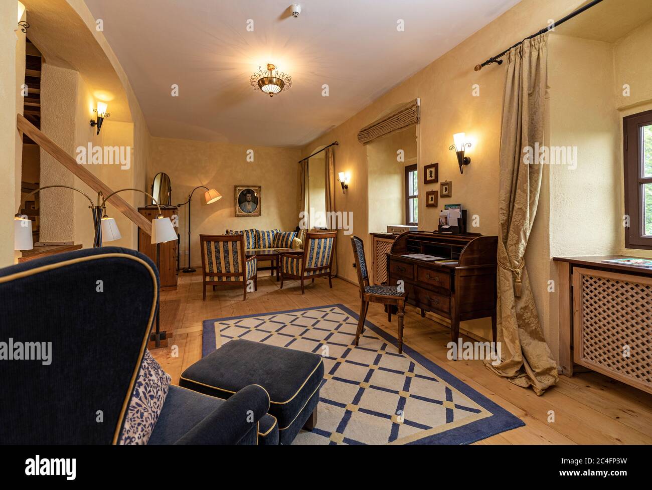 Vue intérieure d'une chambre d'hôtel de luxe dans le château allemand Banque D'Images