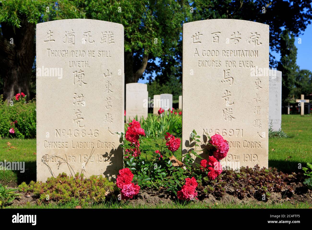 Tombe des ouvriers du corps de travail chinois au cimetière militaire de Lijssenthoek à Poperinge, Belgique Banque D'Images