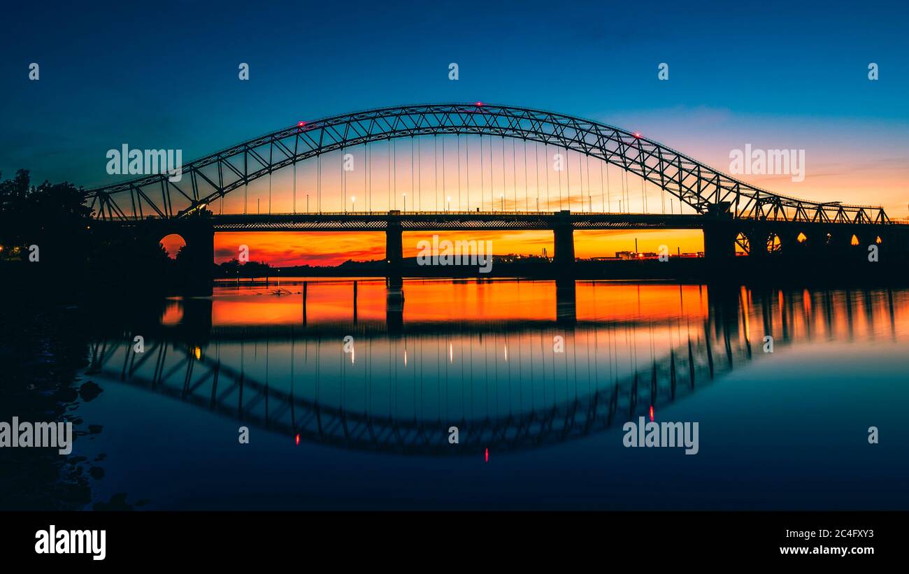 Le Jubilé d'argent Runcorn au pont Widnes Banque D'Images