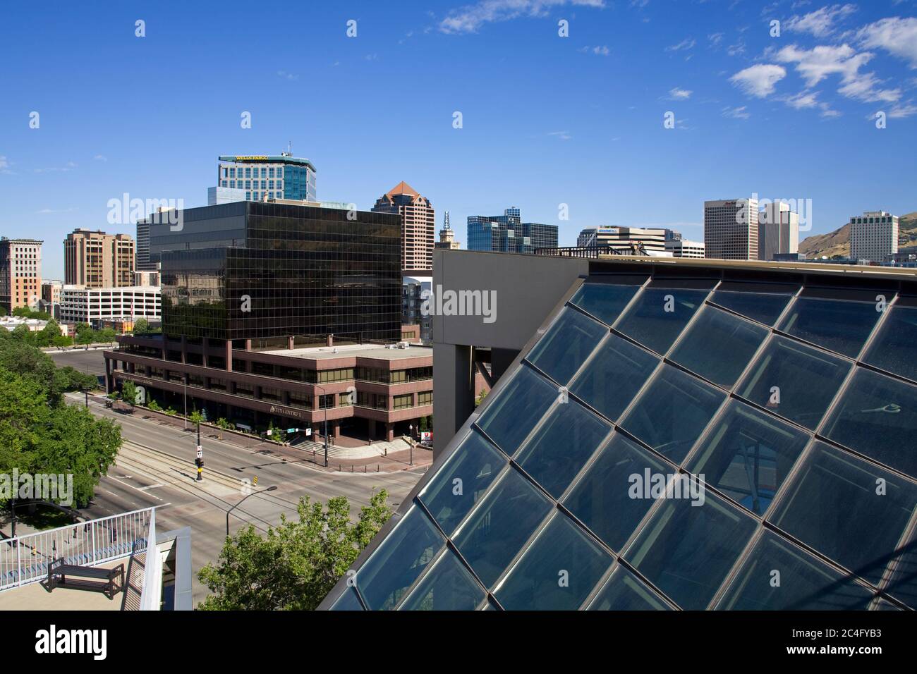 Vue depuis le jardin sur le toit de la bibliothèque publique, Salt Lake City, Utah, États-Unis, Amérique du Nord Banque D'Images