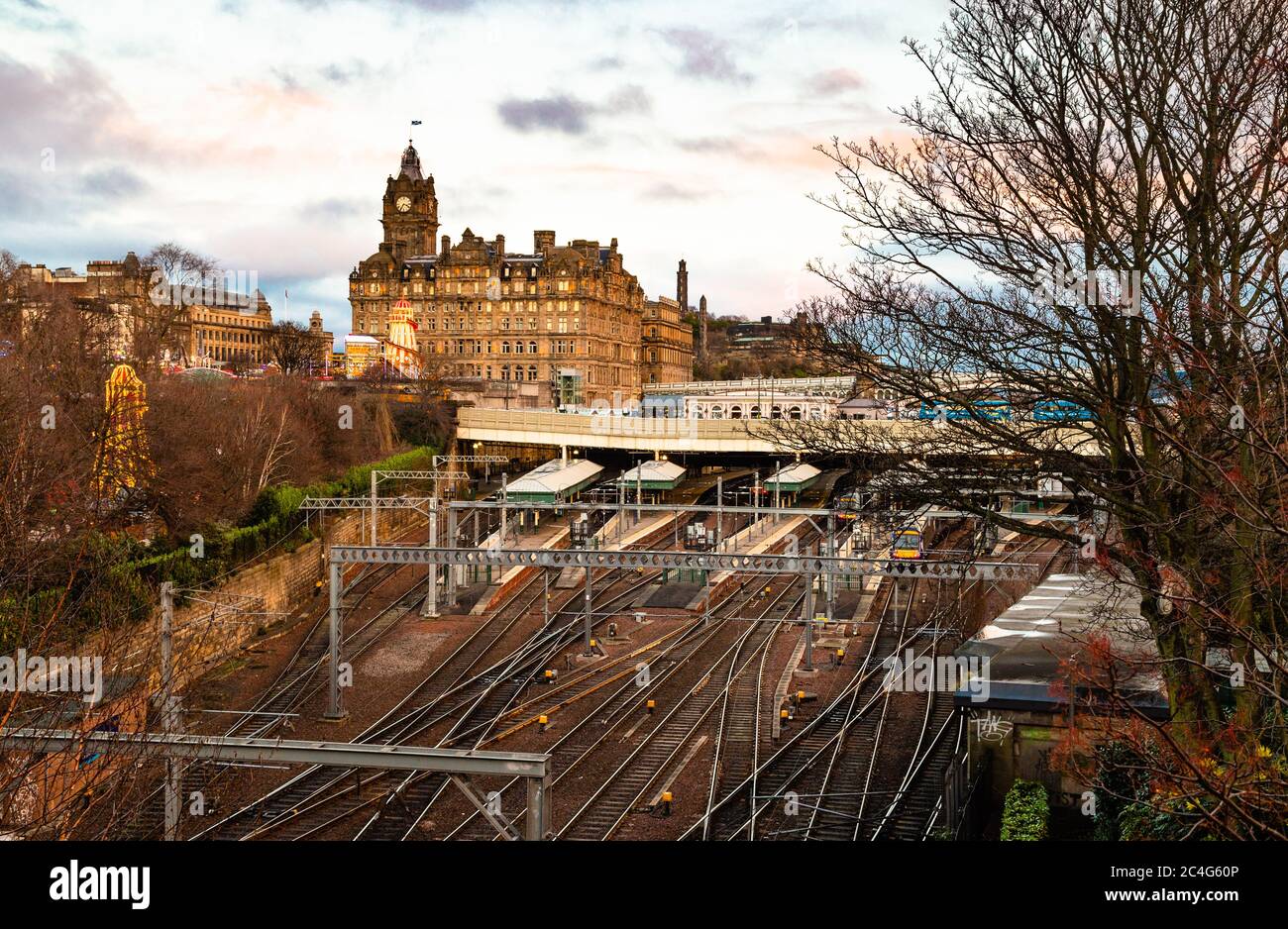 La gare de Waverley et l'hôtel Balmoral le jour de l'an, Édimbourg, Écosse, Royaume-Uni. Banque D'Images