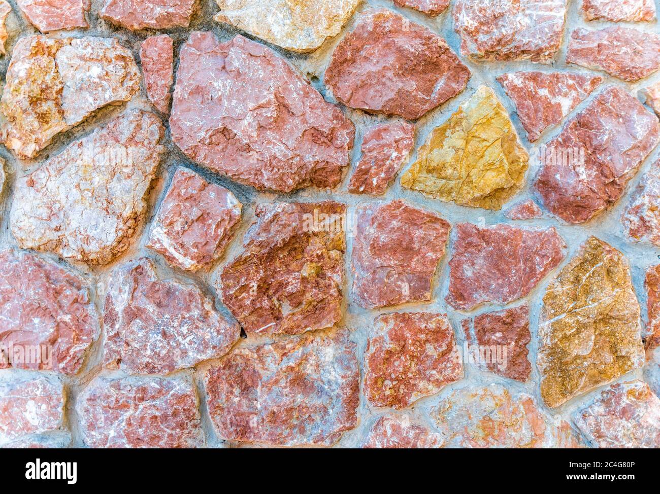 Fond de texture de mur en marbre rose. Gros plan grunge texture calcaire, pierre de pierre, vieux modèle de grille propre briques de conception inégale pile Banque D'Images