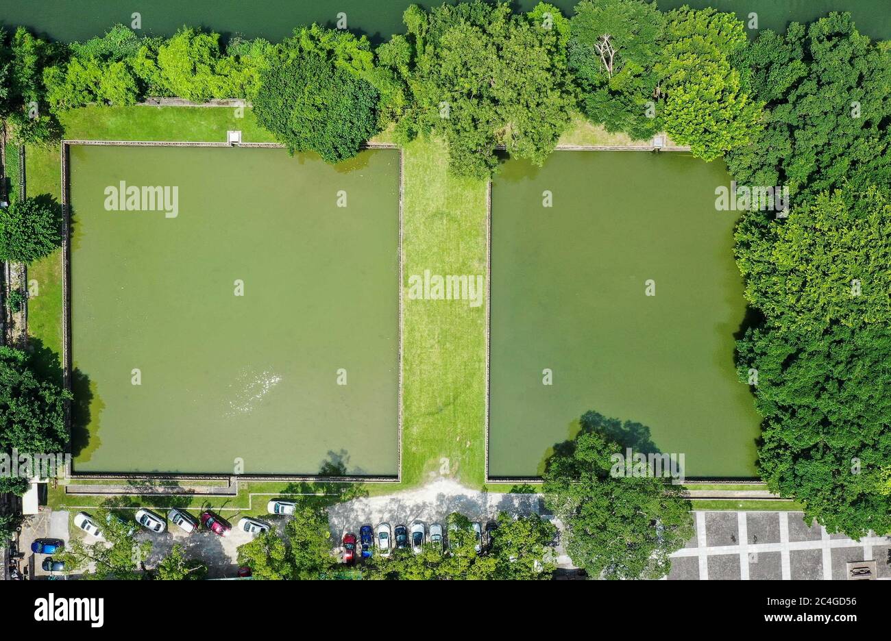 (200627) -- HUMEN, 27 juin 2020 (Xinhua) -- photo prise le 23 juin 2020 montre le site historique de combustion de l'opium à Humen Beach, dans la ville de Humen de Dongguan City, dans la province de Guangdong, au sud de la Chine. Humen Town, situé au centre de la région de la grande baie de Guangdong-Hong Kong-Macao, est riche en histoire et en culture. En 1839, Lin Zexu, un responsable de la dynastie Qing (1644-1911) qui a mené la lutte contre la contrebande d'opium, a détruit l'opium confisqué en contrebande à Humen Beach par des marchands étrangers. L'événement a mis en évidence la détermination du gouvernement et du peuple chinois à résister à l'abus des drogues, et les suivants Banque D'Images