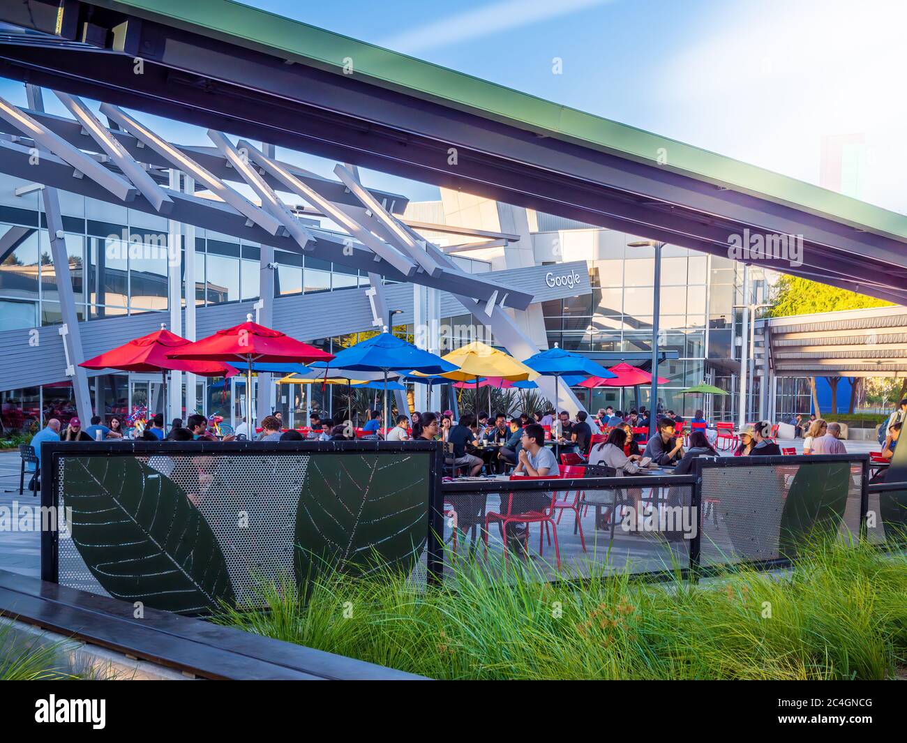 Google Headquarters Buildings et logo Google dans Mountain VEW, Californie Etats-Unis Banque D'Images