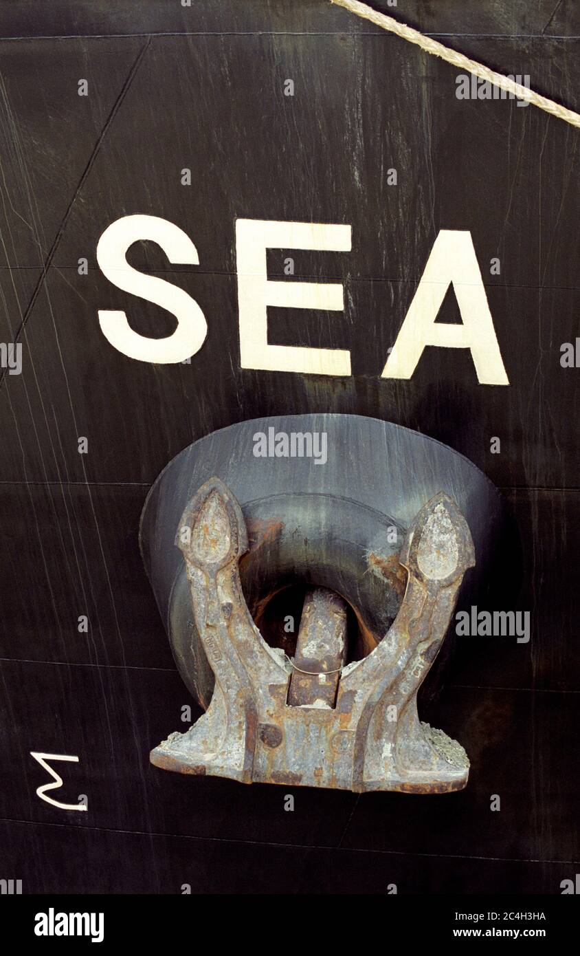 port klang, selangor/malaysia - 30 septembre 2003 : navire-navire à bâbord et ancre du maestro de la mer du porte-taureau (omi 9138680) et de l'aubélier de printemps Banque D'Images