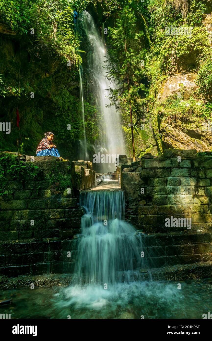 Jibhi Falls, Jibhi, Tirthan Valley, Himachal Pradesh, Inde Banque D'Images