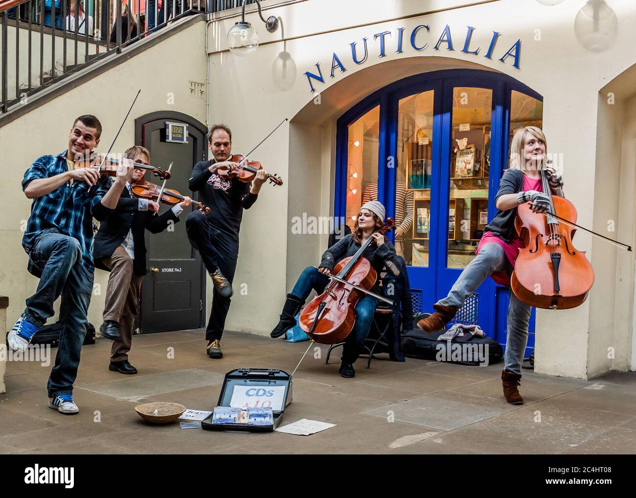 Buskers classique s'amuser à Covent Garden, Londres Banque D'Images