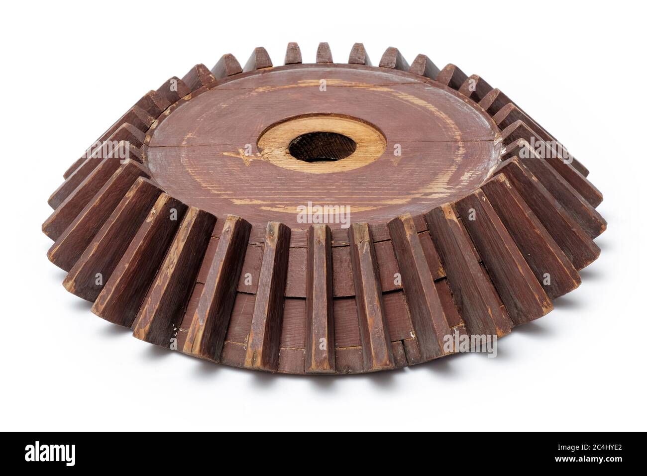 Ancien pignon conique, isolé sur fond blanc Banque D'Images