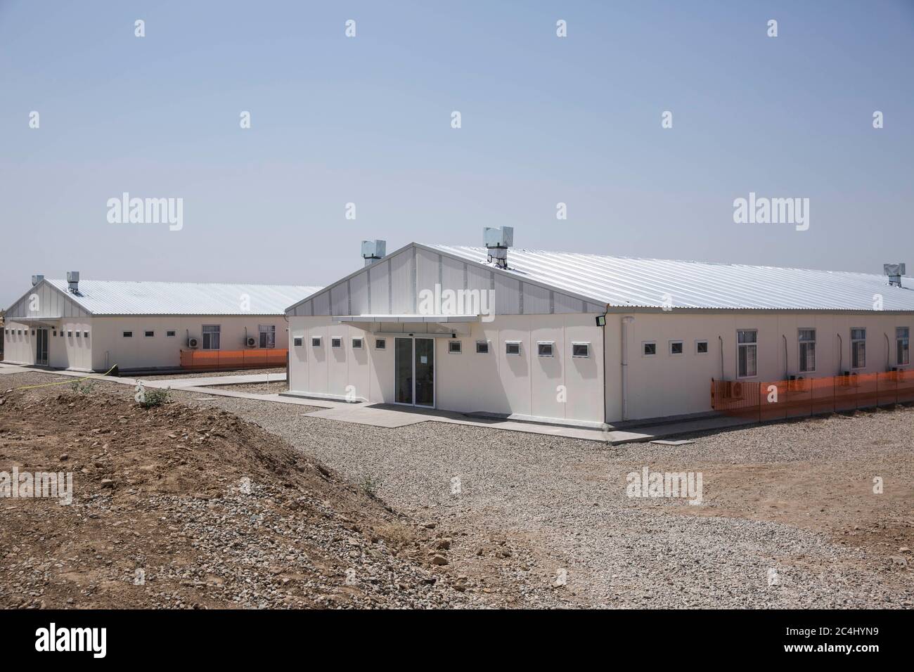 Herat. 27 juin 2020. Photo prise le 27 juin 2020 montre un hôpital pour les patients COVID-19 à Herat, en Afghanistan. Samedi, le ministère afghan de la Santé publique a confirmé 165 nouveaux cas de COVID-19 après que le nombre de tests ait diminué ces derniers jours en raison de la pénurie de kits de tests, a déclaré le ministère dans une déclaration. Crédit: Elaha Sahel/Xinhua/Alay Live News Banque D'Images