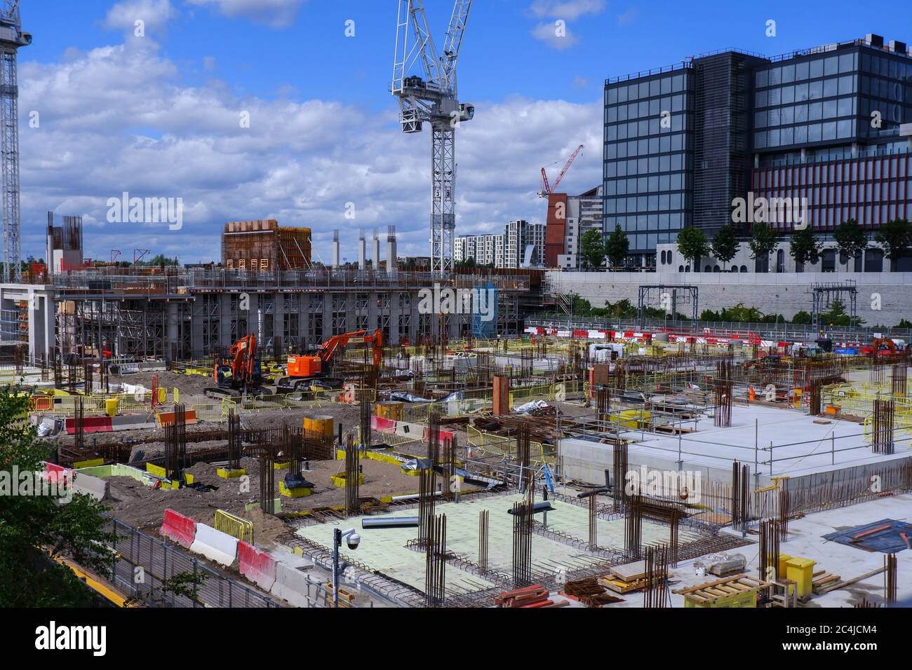 Londres, Angleterre – 2020 : chantier de construction de la rive est/Stratford Waterfront, parc olympique Queen Elizabeth Banque D'Images