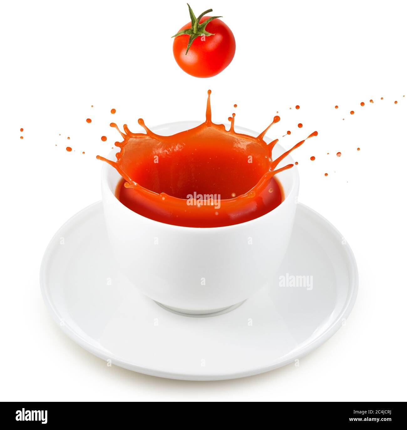 tomates cerises tombant dans une soupe rouge éclaboussant Banque D'Images