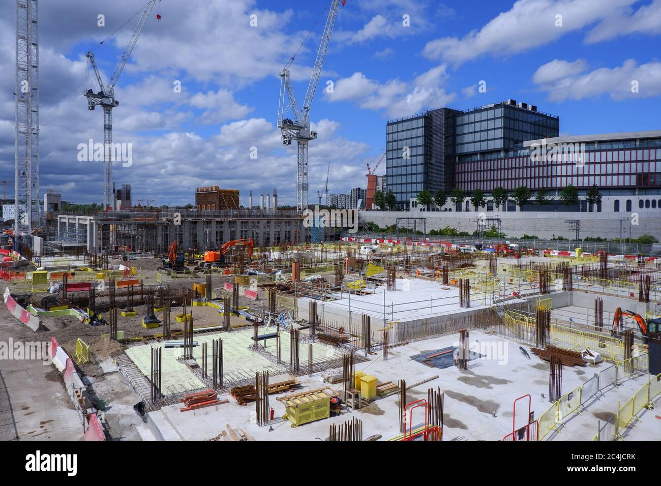 Londres, Angleterre – 2020 : chantier de construction de la rive est/Stratford Waterfront, parc olympique Queen Elizabeth Banque D'Images