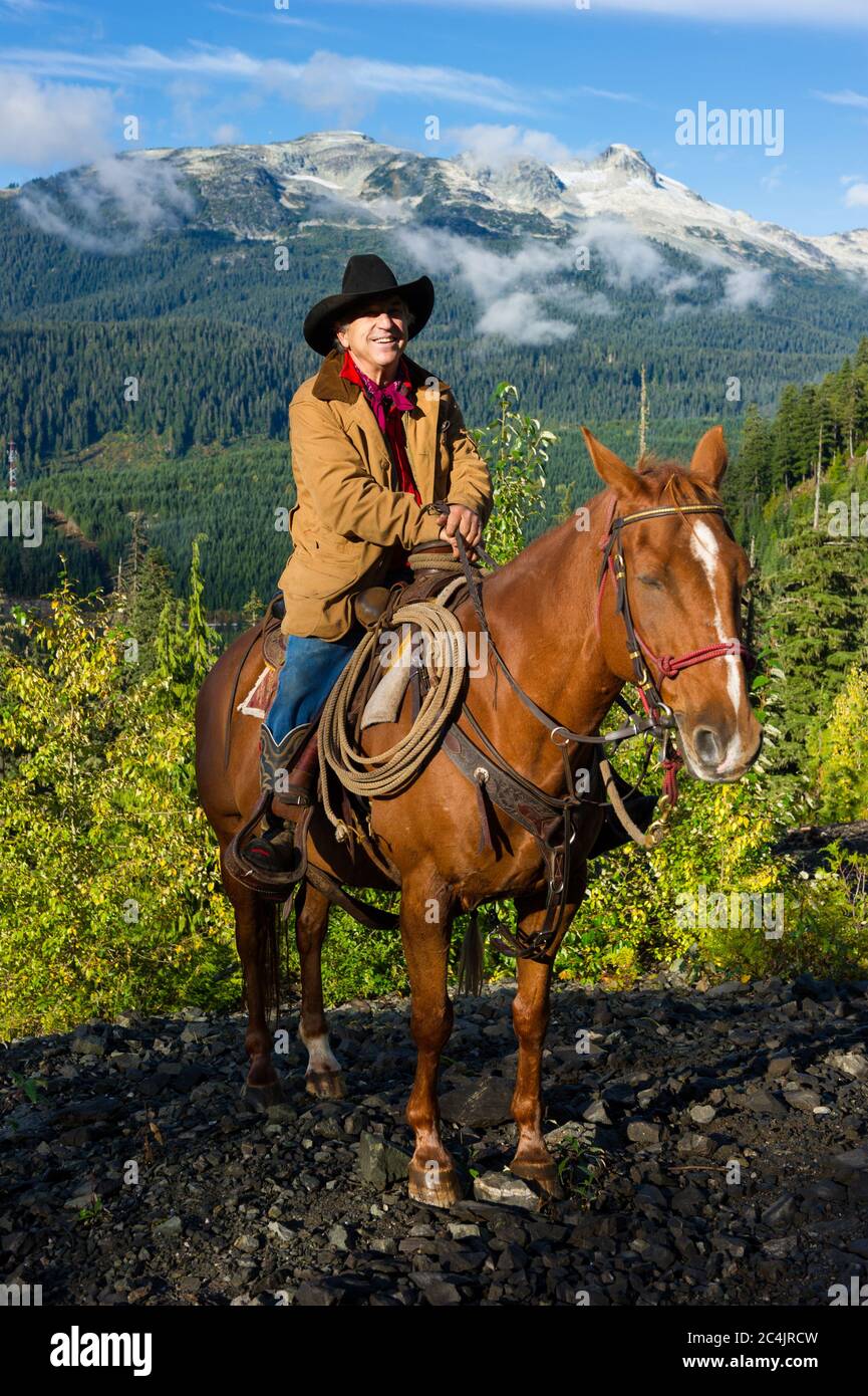 Whistler, C.-B., Canada: Équitation avec Canadian Wilderness Adventures dans la vallée de Callaghan - photo de la réserve Banque D'Images