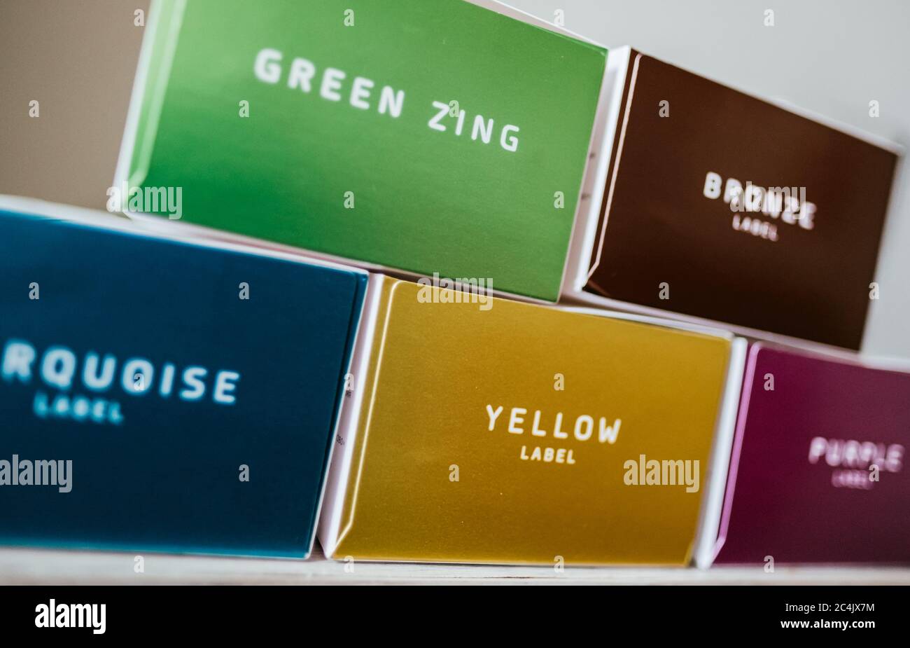 Système de chauffage du tabac IQOS avec feuilles de bâtonnets. Banque D'Images