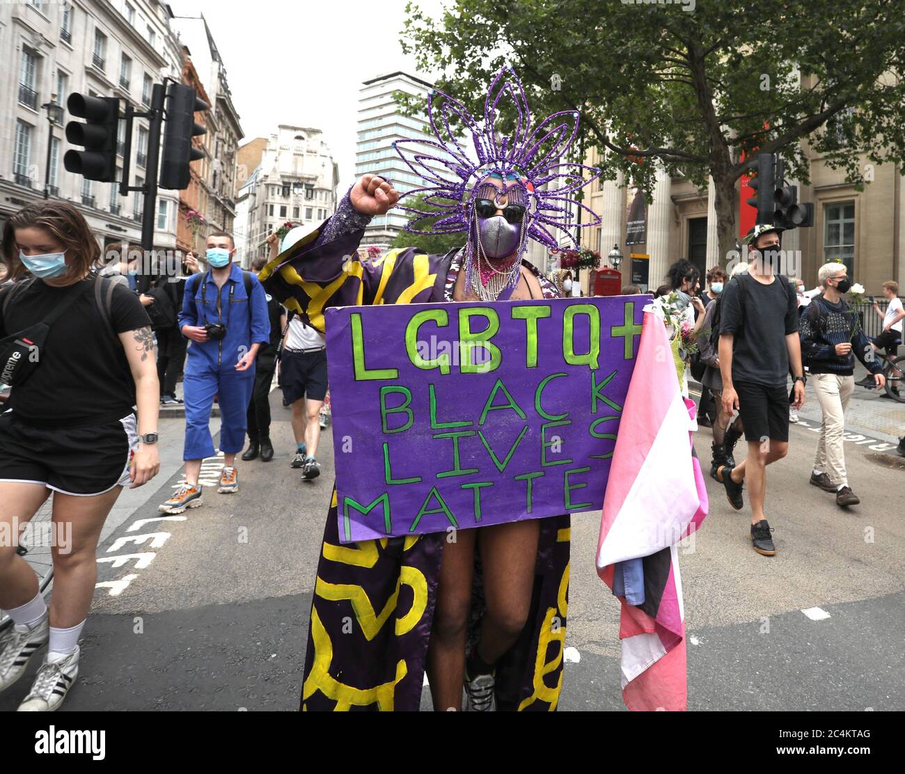 Londres, Royaume-Uni. 27 juin 2020. La manifestation Black Trans Lives Matter passe devant Trafalgar Square à Londres. Crédit : Paul Marriott/Alay Live News Banque D'Images