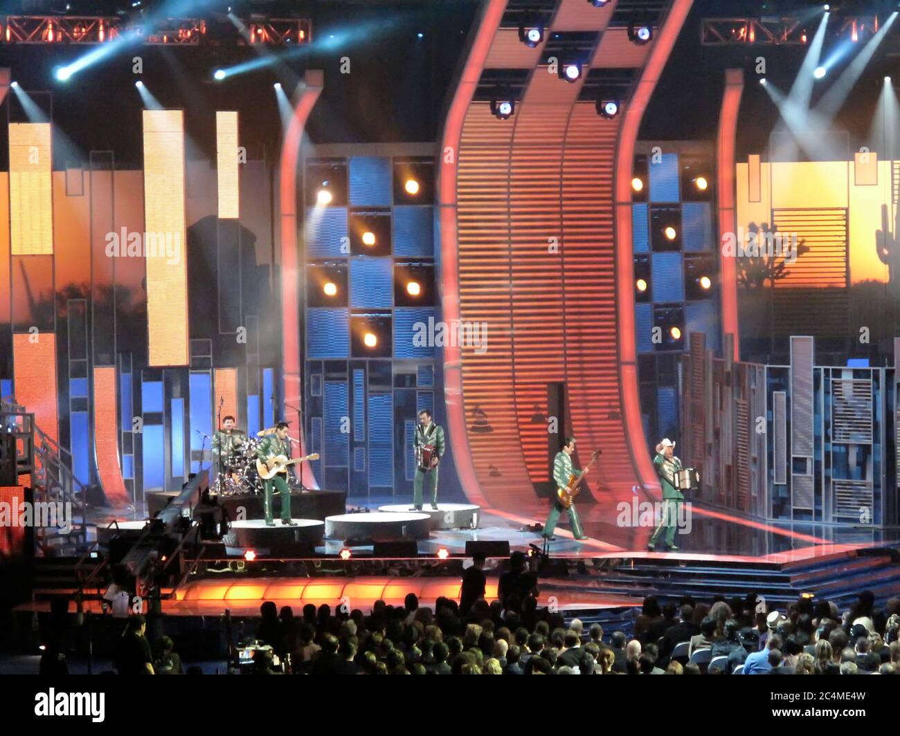 Le groupe mexicain Tigres del Norte Norteño se produit aux Latin Grammy Awards 2008 à Houston, Texas, États-Unis Banque D'Images