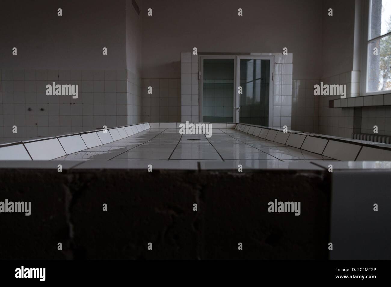 ORANIENBURG, ALLEMAGNE - 28 octobre 2016 : salle d'autopsie dans le camp de concentration de Sachsenhausen, en Allemagne. Utilisé de 1936 à la fin du troisième Reich in Banque D'Images