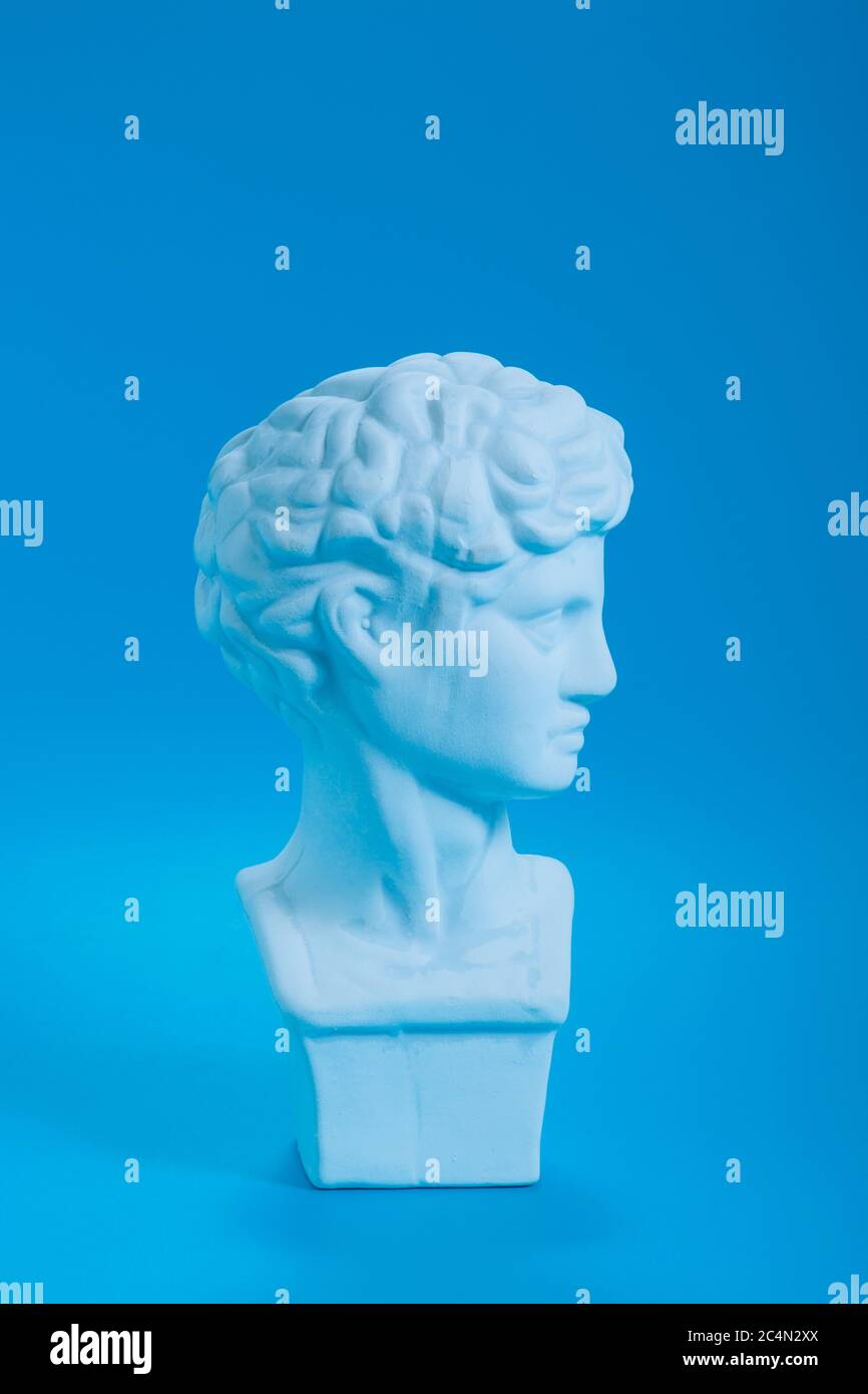 Sculpture grecque ancienne，sculpture David, fond bleu Banque D'Images
