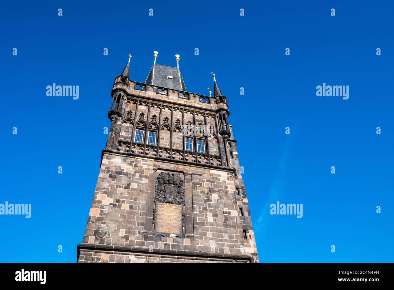 Tour du pont de la vieille ville gothique Staromestska Mostecka Vez à Prague, Bohême, République Tchèque, sur le célèbre pont Charles Banque D'Images