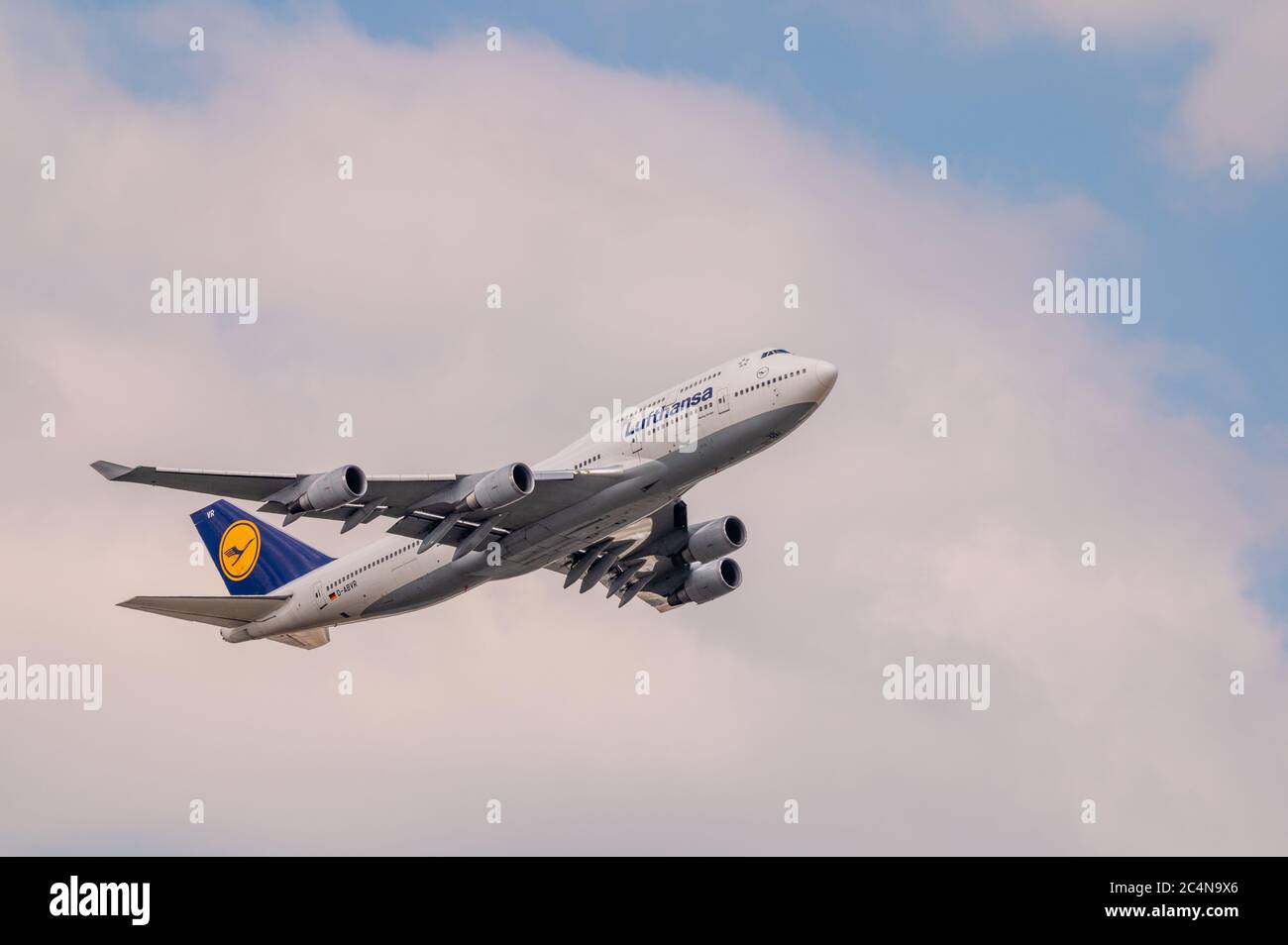 Lufthansa Airlines Boeing 747-400 enregistrement d'avions passagers D-ABVR peu après le décollage de l'aéroport de Francfort-sur-le-main Banque D'Images