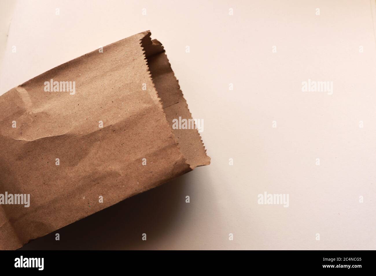 Un sac en papier et une poussière Banque D'Images