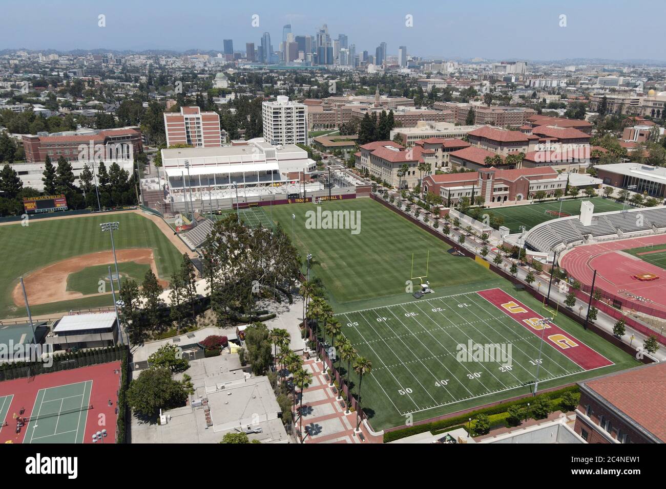 Vue générale de Dedeaux Field (à gauche) et du Howard Jones/Brian Kennedy Field sur le campus de l'Université de Californie du Sud, le samedi 27 juin 2020, à Los Angeles. Photo via Newscom Banque D'Images