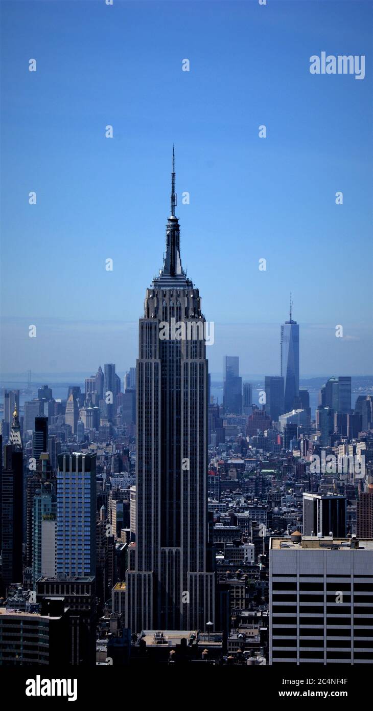 Photo du Rockefeller Center de l'Empire State Building par temps ensoleillé Banque D'Images
